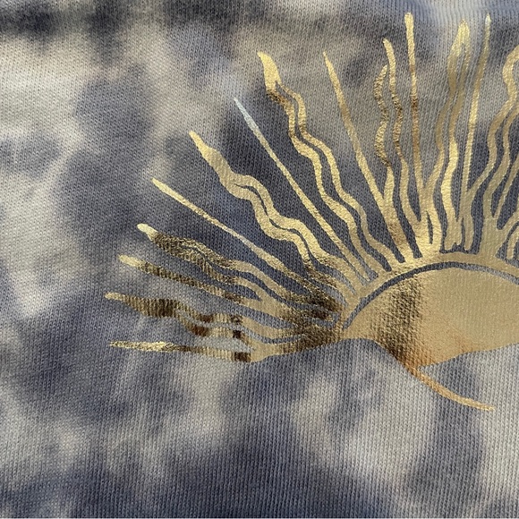 Old Navy Graphic Tee - Picture 8 of 13